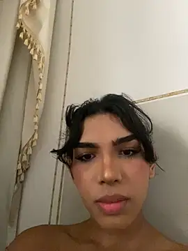 Snapshot of VeronicaSaenzx chatting on 11.10.25 VeronicaSaenzx online show from 11.10.25