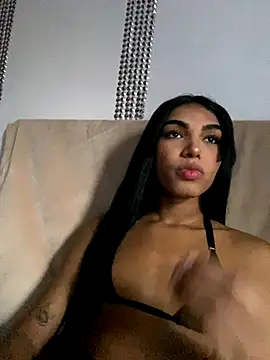 Snapshot of VeronicaSaenzx chatting on 11.22.25 VeronicaSaenzx online show from 11.22.25