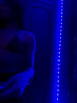 Snapshot of VeronicaSaenzx chatting on 11.23.25 VeronicaSaenzx online show from 11.23.25