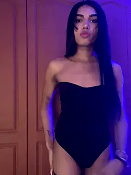 Snapshot of VeronicaSaenzx chatting on 11.27.25 VeronicaSaenzx online show from 11.27.25