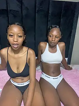 SexyPetitex25 online show from 01.05.26