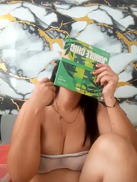 Snapshot of Alisson_Morgann chatting on 11.30.25 Alisson Morgann online show from 11.30.25