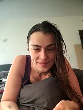 Snapshot of Carolinemiam chatting on 03.04.26 Carolinemiam online show from 03.04.26