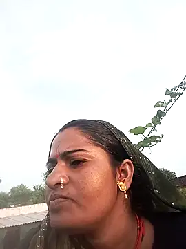 Snapshot of Hansini_Gowda chatting on 09.09.25 Hansini Gowda online show from 09.09.25