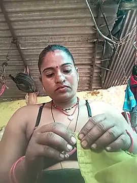 Snapshot of Hansini_Gowda chatting on 10.15.25 Hansini Gowda online show from 10.15.25