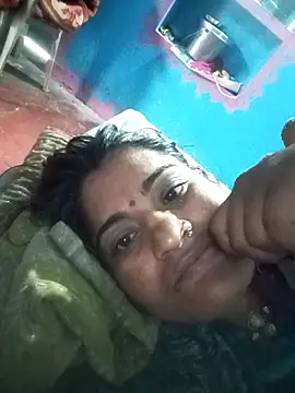 Snapshot of Hansini_Gowda chatting on 10.28.25 Hansini Gowda online show from 10.28.25