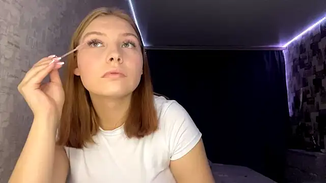 Snapshot of SwiiSweet chatting on 10.22.25 SwiiSweet online show from 10.22.25