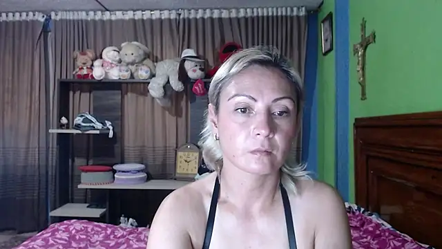 Snapshot of _Charlize_theron_ chatting on 09.12.25 Charlize theron online show from 09.12.25