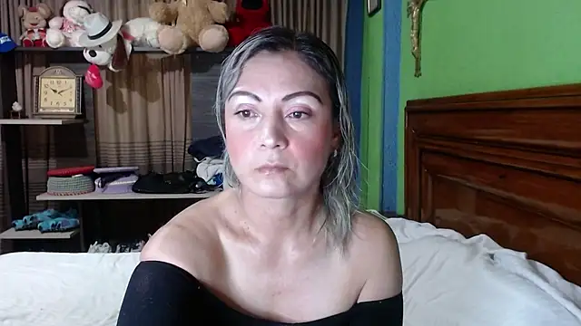 Snapshot of _Charlize_theron_ chatting on 11.04.25 Charlize theron online show from 11.04.25