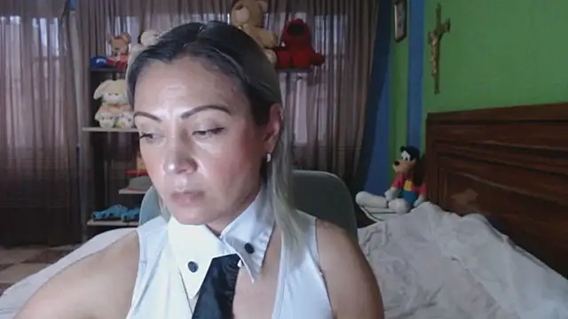 Snapshot of _Charlize_theron_ chatting on 11.22.25 Charlize theron online show from 11.22.25