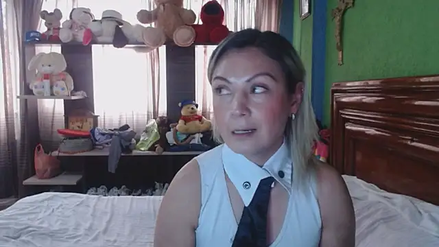 Snapshot of _Charlize_theron_ chatting on 12.18.25 Charlize theron online show from 12.18.25