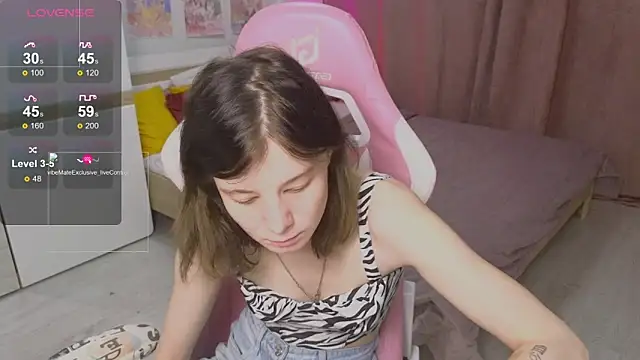 Snapshot of EllinEverly chatting on 06.10.26 EllinEverly online show from 06.10.26
