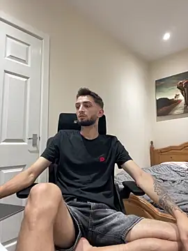 Snapshot of mixedcouplee69 chatting on 09.30.25 mixedcouplee69 online show from 09.30.25