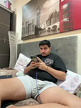 Snapshot of mixedcouplee69 chatting on 11.06.25 mixedcouplee69 online show from 11.06.25