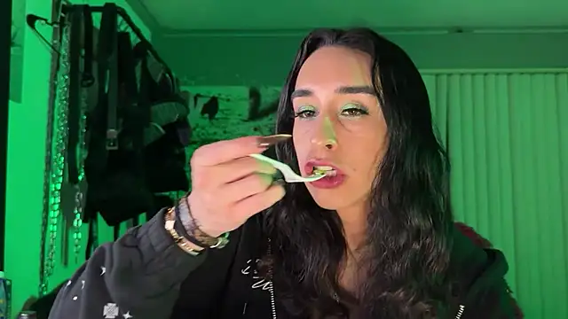 xoFrankie online show from 03.31.26