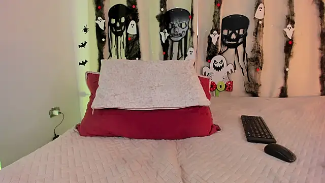 Snapshot of mrhot_night chatting on 10.19.25 mrhot night online show from 10.19.25