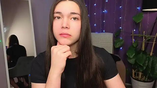 Snapshot of Albi_Glow chatting on 01.07.26 Albi Glow online show from 01.07.26