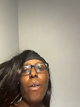 CinnaCakesss online show from 03.03.26