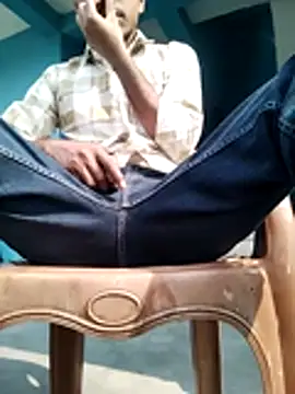 Snapshot of YourTarzan chatting on 11.09.25 YourTarzan online show from 11.09.25