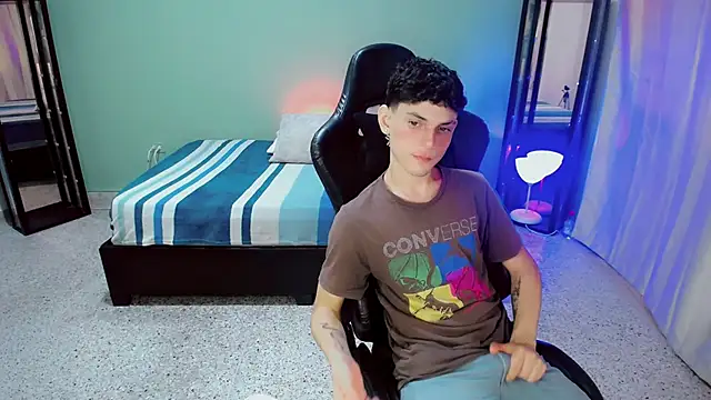 dilan hott  online show from 09.17.25