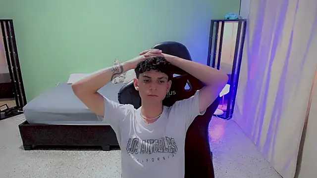 dilan hott  online show from 09.19.25