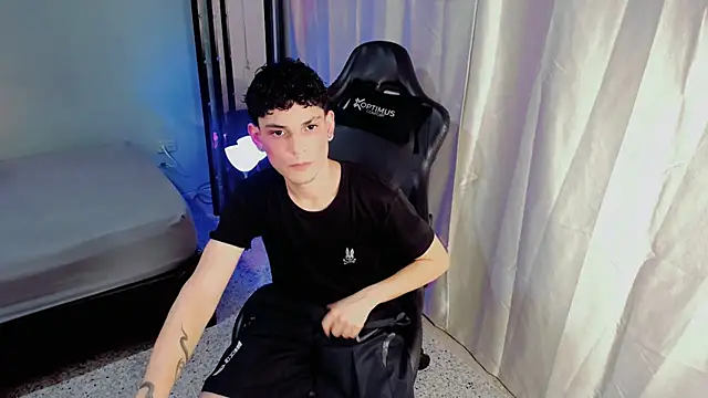 dilan hott  online show from 09.21.25