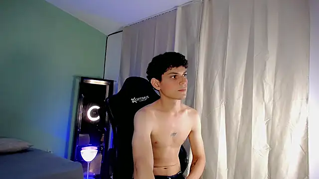 dilan hott  online show from 10.12.25