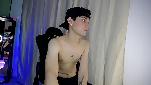 dilan hott  online show from 10.15.25