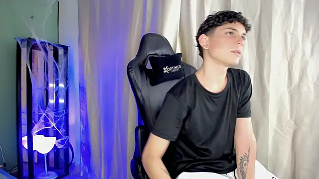 dilan hott  online show from 10.28.25