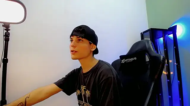 dilan hott  online show from 12.03.25