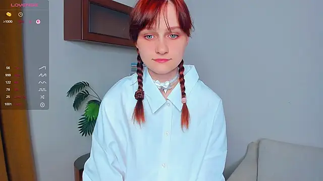 Snapshot of KatyKufel chatting on 09.20.25 KatyKufel online show from 09.20.25