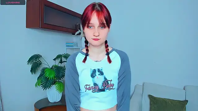 Snapshot of KatyKufel chatting on 11.08.25 KatyKufel online show from 11.08.25