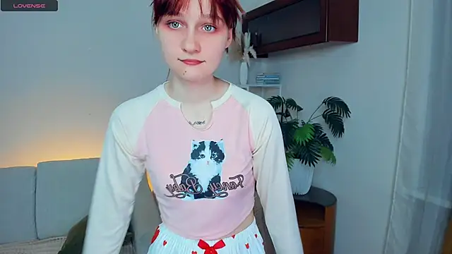 Snapshot of KatyKufel chatting on 11.22.25 KatyKufel online show from 11.22.25