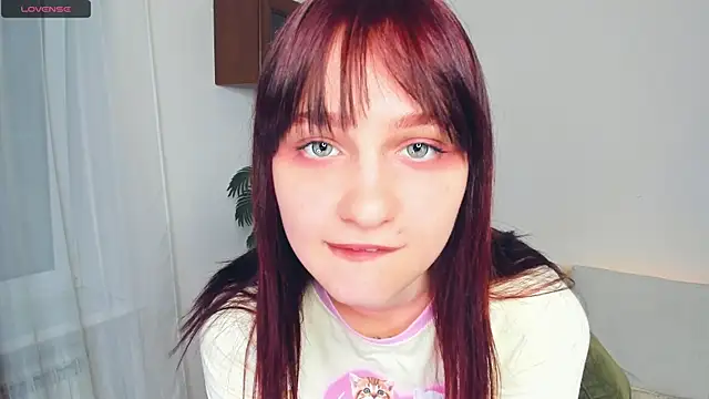 Snapshot of KatyKufel chatting on 11.30.25 KatyKufel online show from 11.30.25