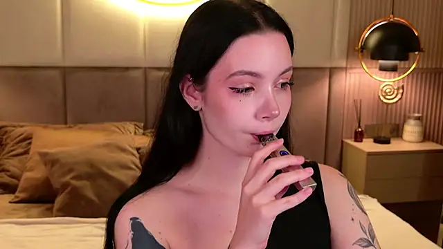 Snapshot of Goldy_Stark chatting on 09.21.25 Goldy Stark online show from 09.21.25