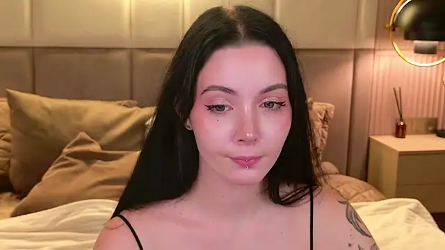 Snapshot of Goldy_Stark chatting on 09.26.25 Goldy Stark online show from 09.26.25