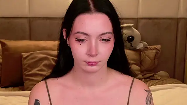 Snapshot of Goldy_Stark chatting on 09.29.25 Goldy Stark online show from 09.29.25