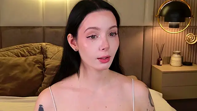 Snapshot of Goldy_Stark chatting on 10.12.25 Goldy Stark online show from 10.12.25