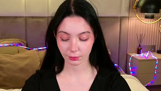 Snapshot of Goldy_Stark chatting on 10.17.25 Goldy Stark online show from 10.17.25