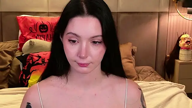 Snapshot of Goldy_Stark chatting on 10.20.25 Goldy Stark online show from 10.20.25