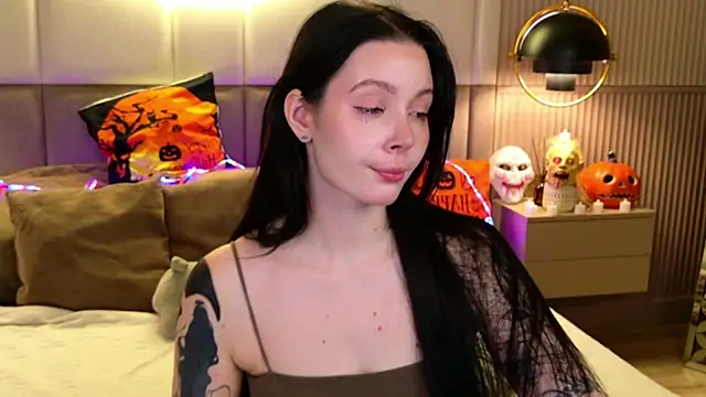 Snapshot of Goldy_Stark chatting on 10.24.25 Goldy Stark online show from 10.24.25