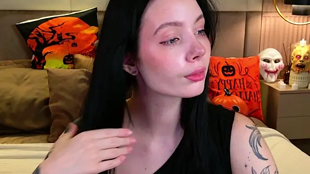 Snapshot of Goldy_Stark chatting on 10.26.25 Goldy Stark online show from 10.26.25