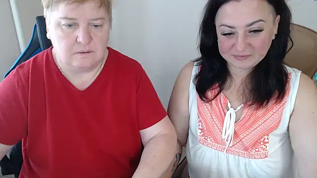 Snapshot of Bertie_Adeline chatting on 09.15.25 Bertie Adeline online show from 09.15.25