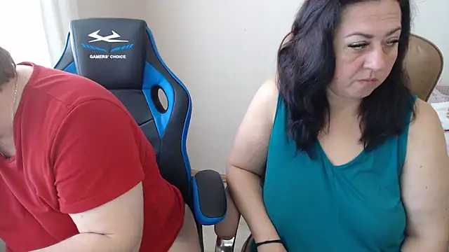 Snapshot of Bertie_Adeline chatting on 09.21.25 Bertie Adeline online show from 09.21.25