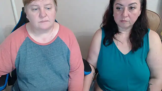 Snapshot of Bertie_Adeline chatting on 10.26.25 Bertie Adeline online show from 10.26.25