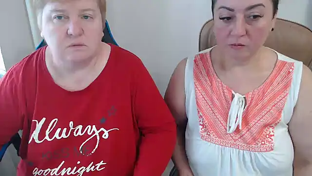 Snapshot of Bertie_Adeline chatting on 10.29.25 Bertie Adeline online show from 10.29.25