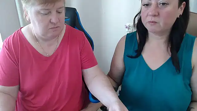 Snapshot of Bertie_Adeline chatting on 11.02.25 Bertie Adeline online show from 11.02.25