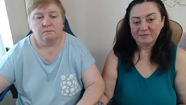 Snapshot of Bertie_Adeline chatting on 11.09.25 Bertie Adeline online show from 11.09.25