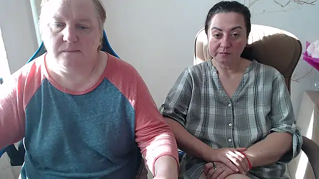 Snapshot of Bertie_Adeline chatting on 11.14.25 Bertie Adeline online show from 11.14.25