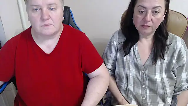 Snapshot of Bertie_Adeline chatting on 11.14.25 Bertie Adeline online show from 11.14.25